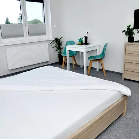 Nocleg ze śniadaniem Pokoje, Apartamenty, Restauracja Marcus 3*