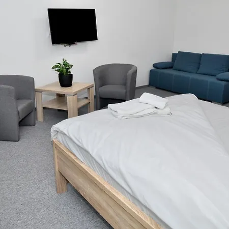 Pokoje, Apartamenty, Restauracja Marcus 3*