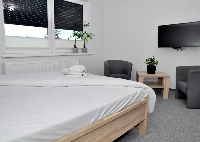 Pokoje, Apartamenty, Restauracja Marcus Oborniki