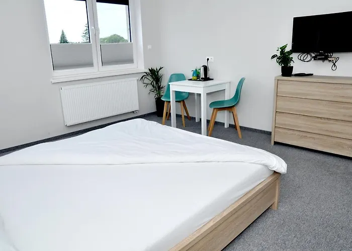 Bed & Breakfast Pokoje, Apartamenty, Restauracja Marcus 3*